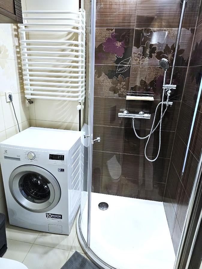 Apartament Mieszkanie 6-osobowe Przy Plywajacych Basenach Zakrzowek Kraków