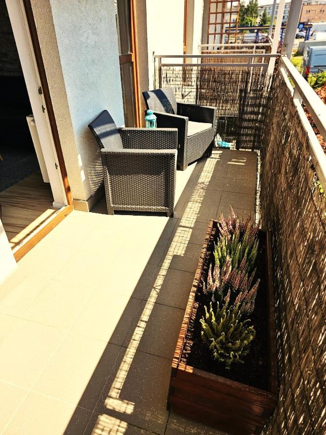 Apartament Mieszkanie 6-osobowe Przy Plywajacych Basenach Zakrzowek Kraków
