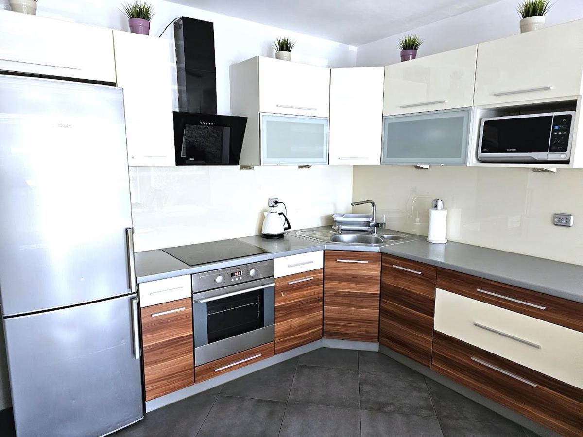 Apartament Mieszkanie 6-osobowe Przy Plywajacych Basenach Zakrzowek Kraków